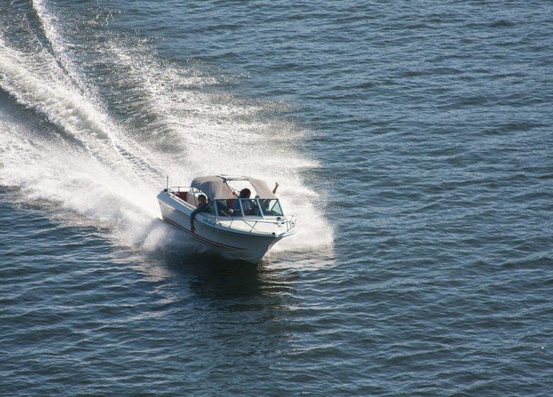 465595_speedboat-271768_1920