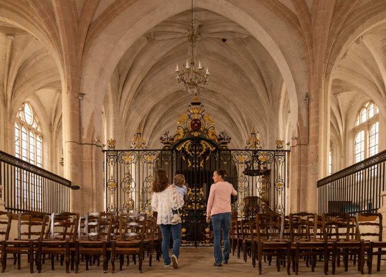 855102_interieur_de_leglise_de_dienville